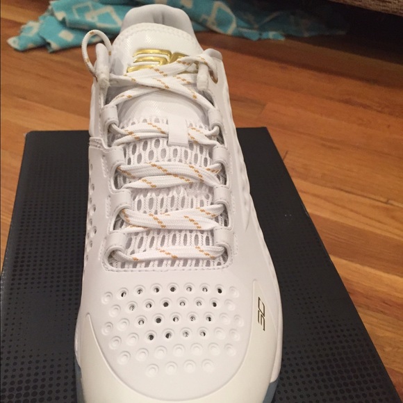 Curry 1 Low Top Player Exclusive - Picture 3 of 4