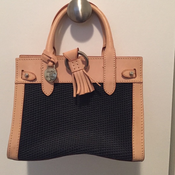 Adorable Dooney&Bourke small handbag