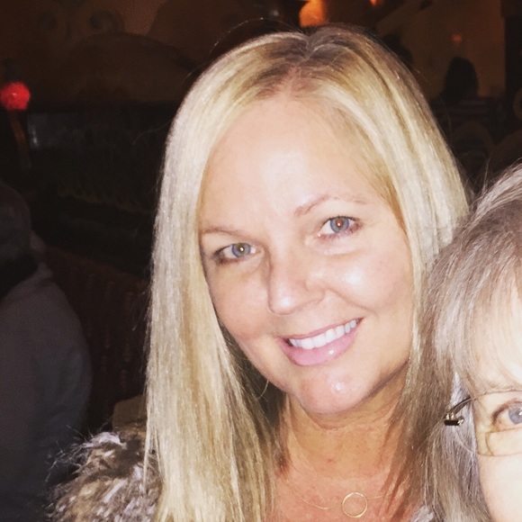 🐾Mom please stop Poshing #poshlife - Picture 2 of 3