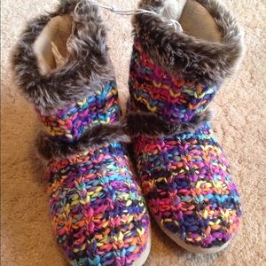 CUTE KNIT BOOTIES w/ FAUX FUR TRIM💖💚💛💜