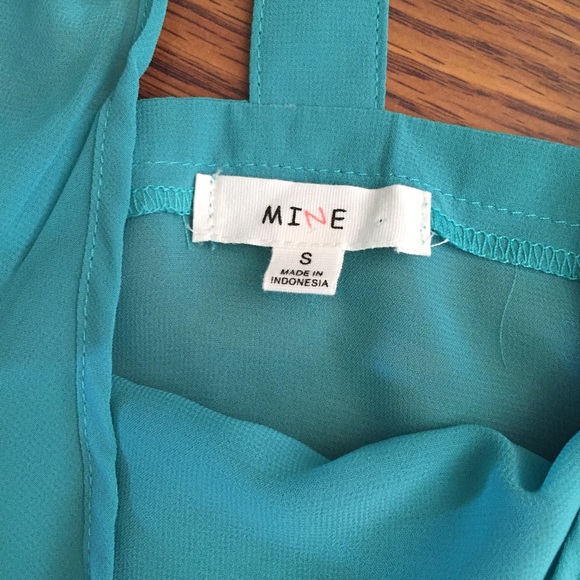 Turquoise sleeveless shirt with cutout back - Picture 2 of 4