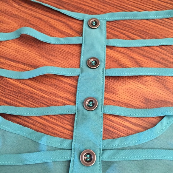 Turquoise sleeveless shirt with cutout back - Picture 3 of 4