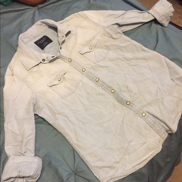 ❤️LAST CHANCE❤️ AE Denim Button Down