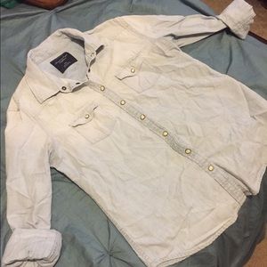 ❤️LAST CHANCE❤️ AE Denim Button Down