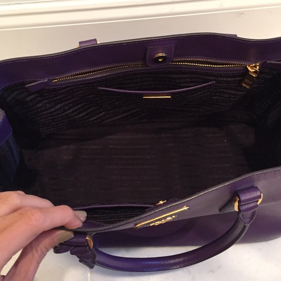 SOLD Prada Large Saffiano Tote in purple - Picture 2 of 4