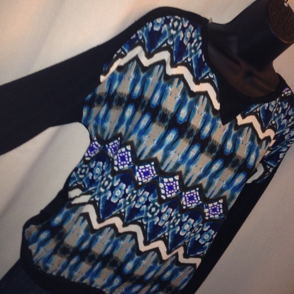 Made in USA!! Tribal print trendy top. NWT. Jr 1X - Picture 3 of 4