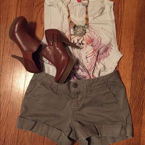 Old Navy olive khaki shorts