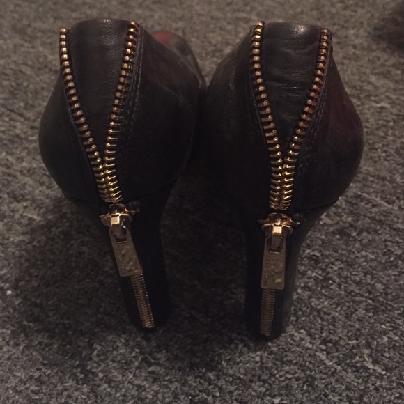 Vince Camuto Heels - Picture 2 of 3