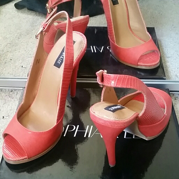 Sandals - Picture 1 of 2