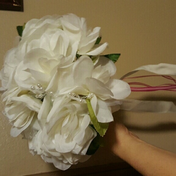 Wedding items - Picture 2 of 3
