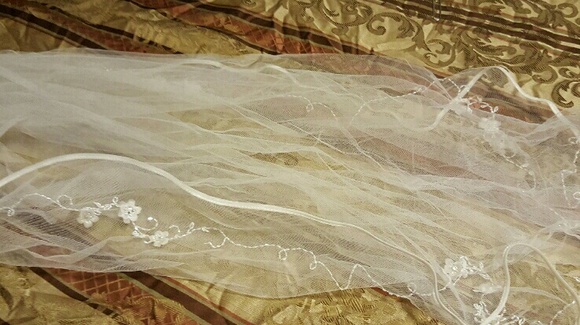 Wedding items - Picture 3 of 3
