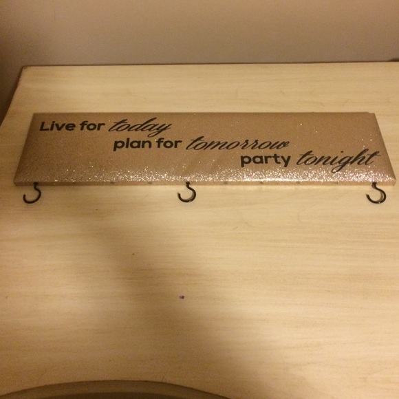 Decorative wall piece with hooks