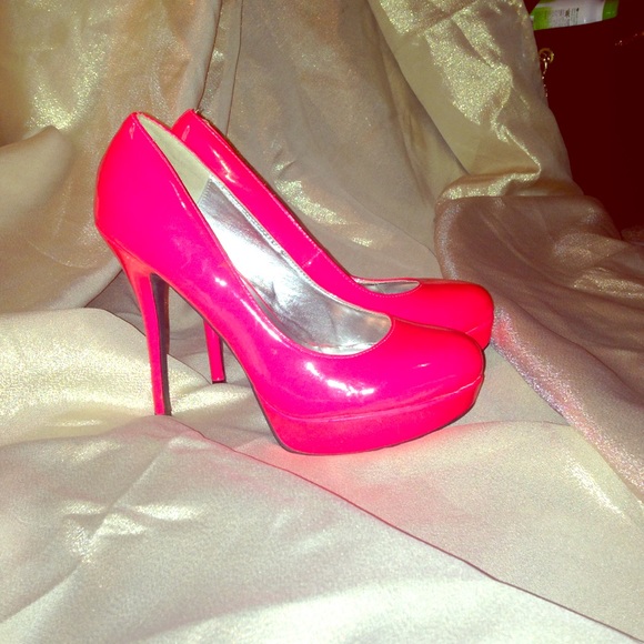 Neon pink heels - Picture 1 of 3