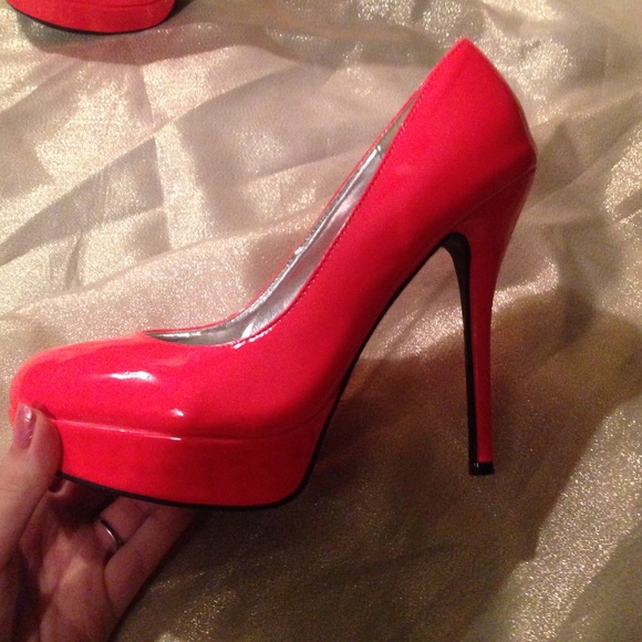 Neon pink heels - Picture 3 of 3