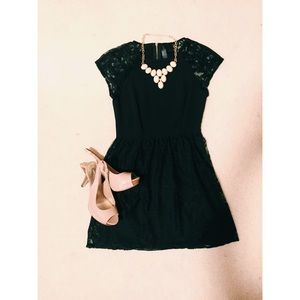 Short Sleeve Lace Black Dress!!!!