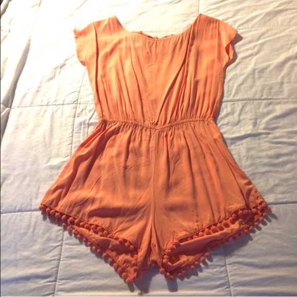 Staring At Stars Peach Romper NWOT - Picture 2 of 4