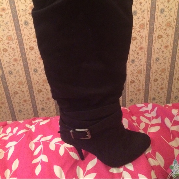 Black thigh high boots - Picture 2 of 4