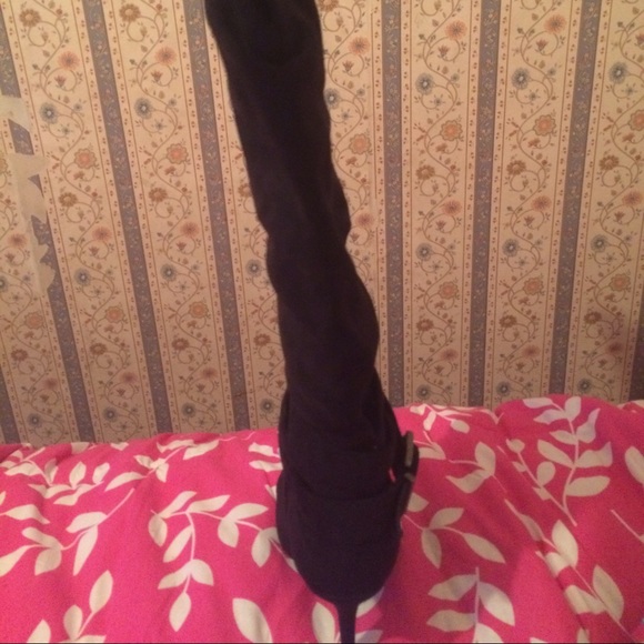 Black thigh high boots - Picture 3 of 4