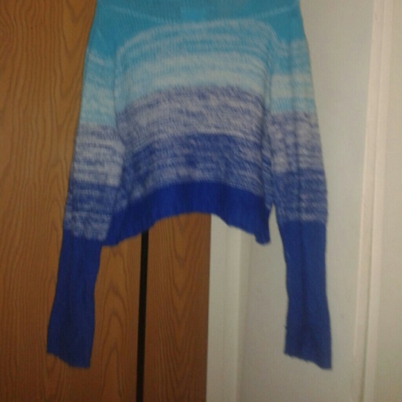 Cropped Blue Hollister Sweater - Picture 2 of 2