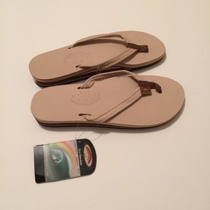 NWT Rainbow Leather Sandal Dual Arch