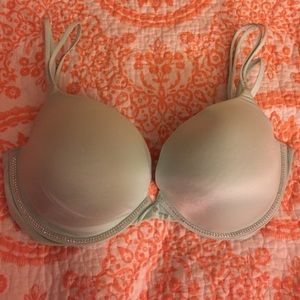 Victoria's Secret bra 34DD, very sexy push up!