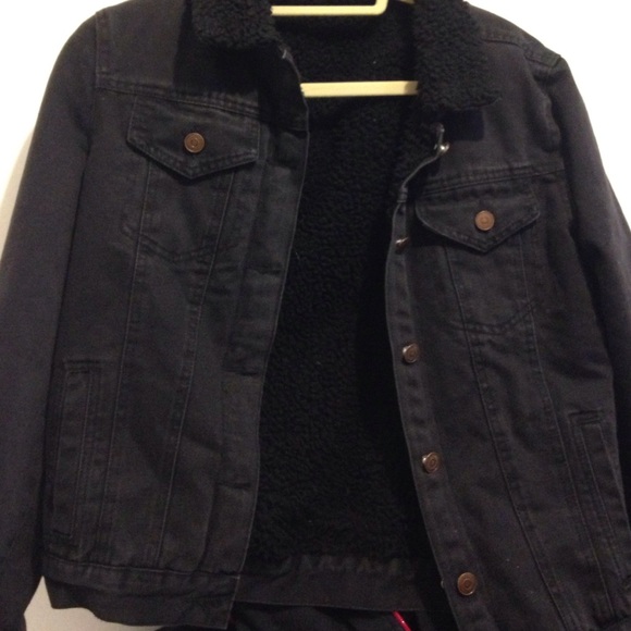 Black Jean Jacket With Fashionable Collar