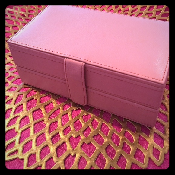 Jewelry - Pretty pink jewelry box