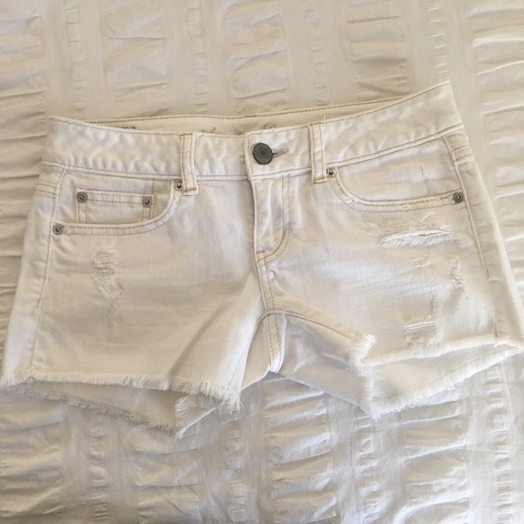 American Eagle White Destructed Midi Short