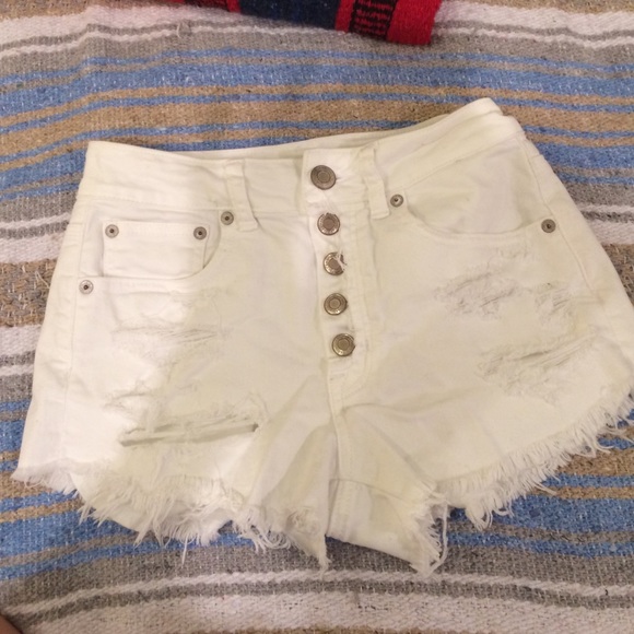 White high wasted shorts