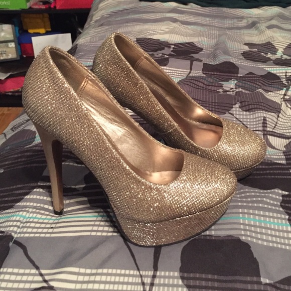 Gold pumps