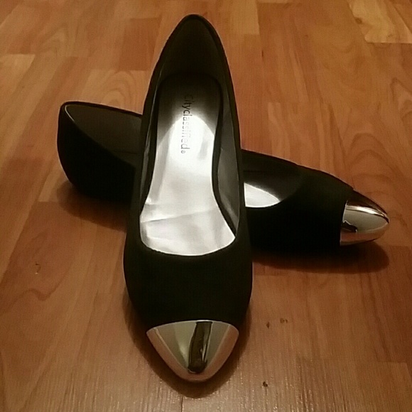 NWOT dark green silver tip ballerina flats