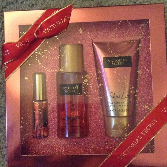 🚫TRADED🚫Sheer Love Gift set. TRADE VALUE 35$