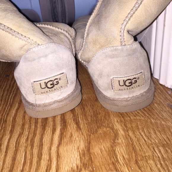 UGG - Picture 2 of 3