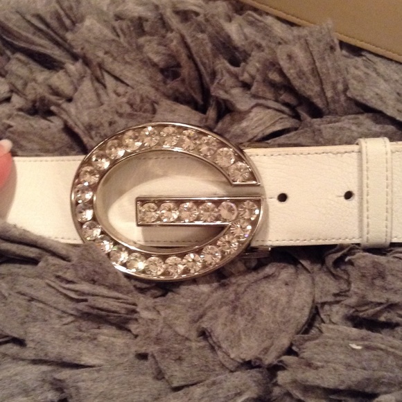 ✨GUESS Genuine Leather White Belt ✨