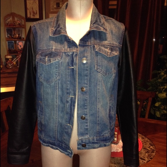 Jean Jacket with leatherlike sleeves - Picture 1 of 2