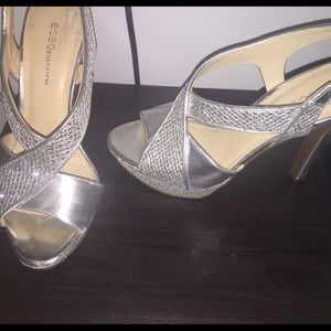 Beautiful silver BCBG sparkly pumps❤️