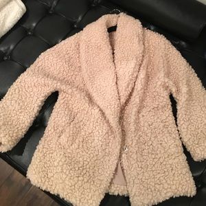 Barely worn Sherpa coat. Light pink/cream. Lined.