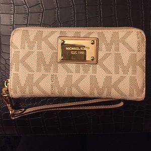 Michael Kors wristlet wallet