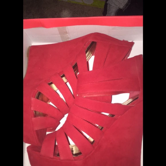 Red wedge heels