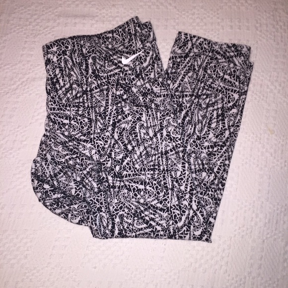 NWT NIKE PRINT LEGGINGS