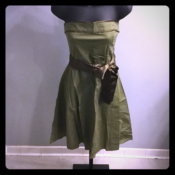 Green strapless dress