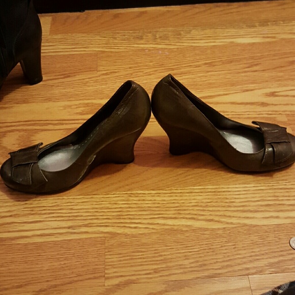 BCBG shoes - Picture 2 of 3