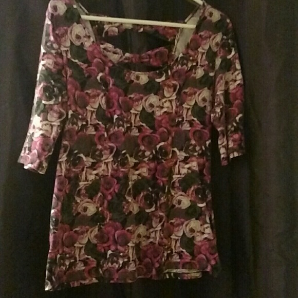 Blouse with roses
