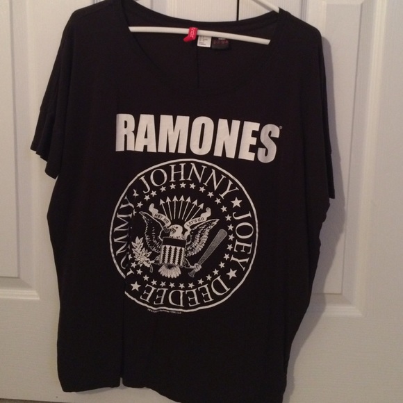 FOREVER 21 RAMONES SHIRT