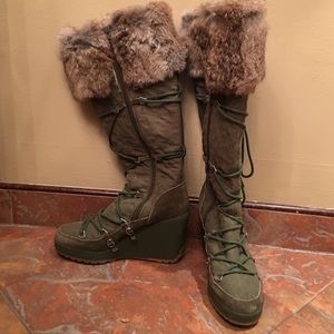 Green wedge winter boot with fox fur
