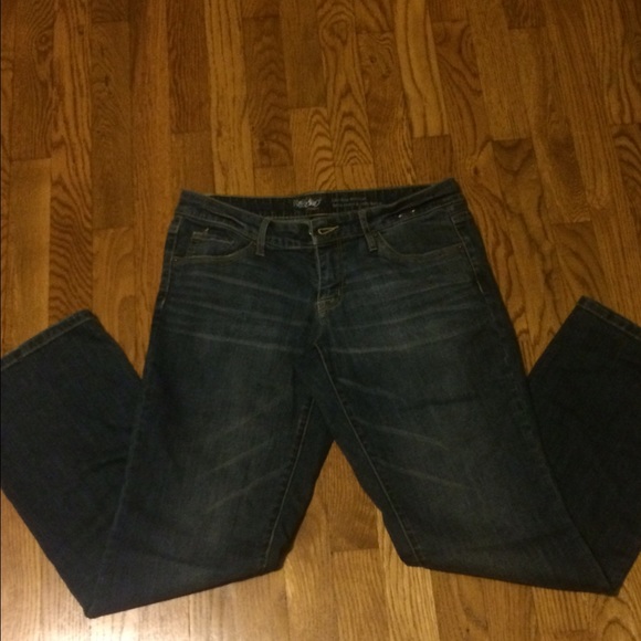 Mossimo Jeans . Size 8 short. Dark wash.