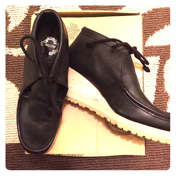 **Sold in a bundle** ecote meeko wedge bootie