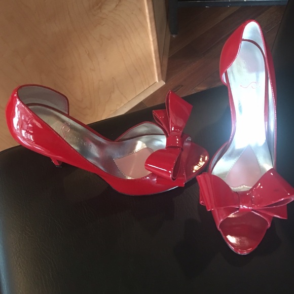 Red patten leather toe out shoes