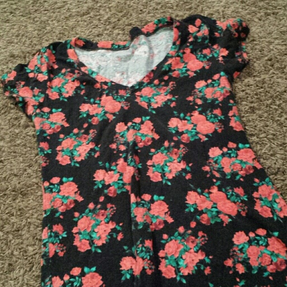 Wet Seal Rose Short Sleeve Top | size xl