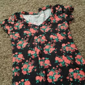 Wet Seal Rose Short Sleeve Top | size xl